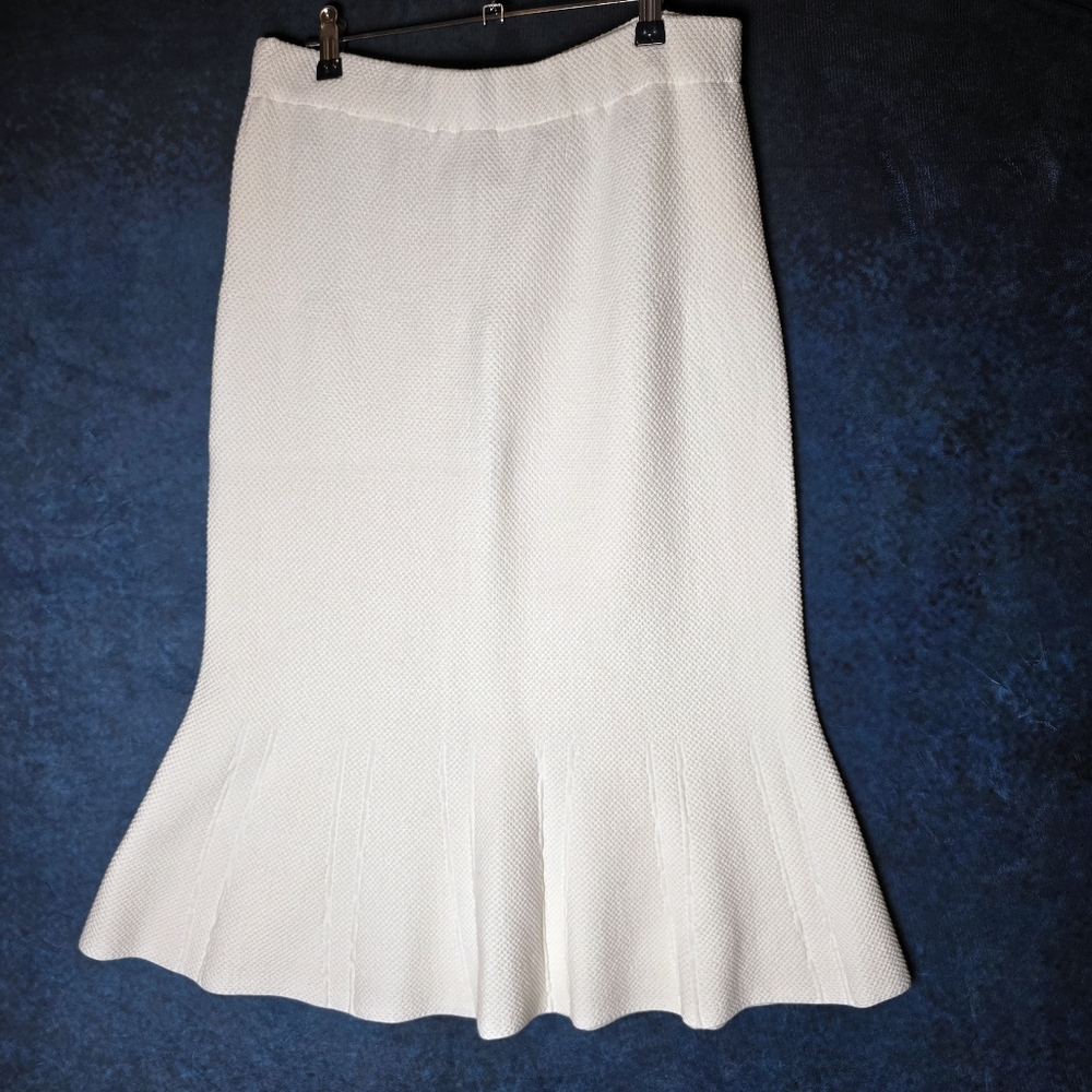 Elegant White Women's Skirt